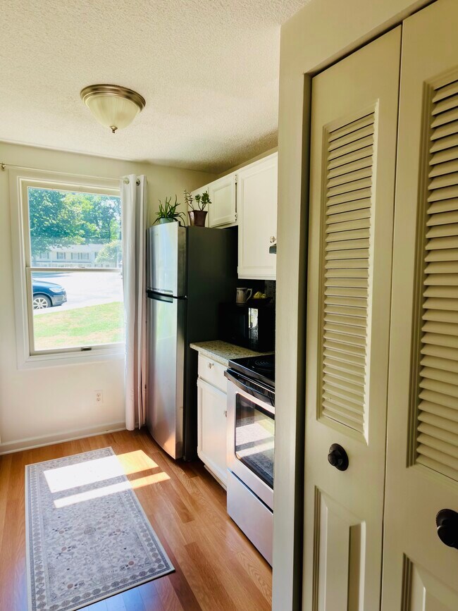 Foto del edificio - 7734 Kingsberry Ct
