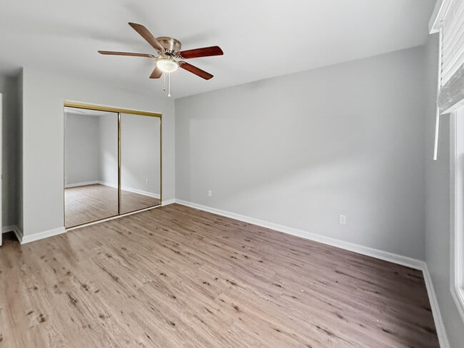 Foto del edificio - Town Home