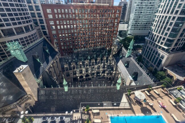 Building Photo - 111 E Chestnut St