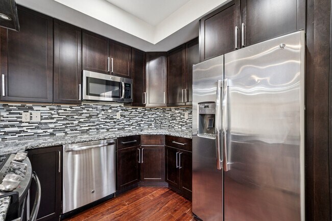 Foto del edificio - Bright 2 bed 2 bath available now