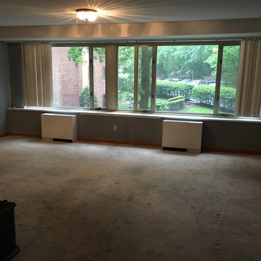 Living room - 4301 Massachusetts Ave NW
