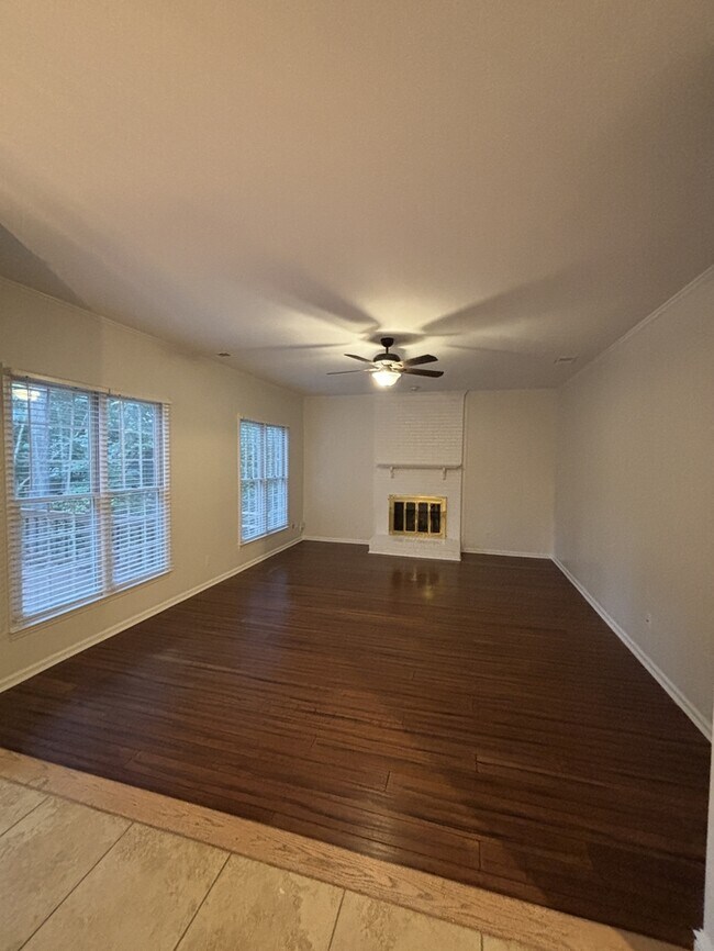 Foto del edificio - NEW TO MARKET: Cameron Woods Community!
