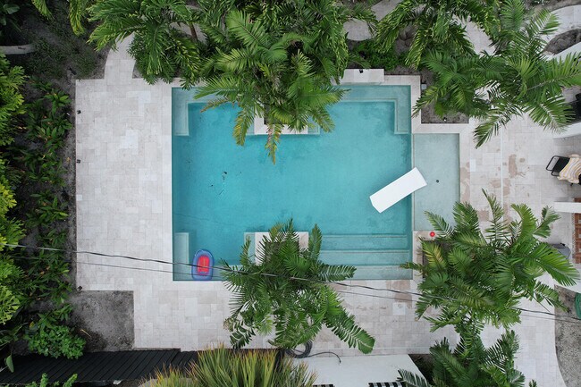 Foto del edificio - 634 SE 3rd Ave