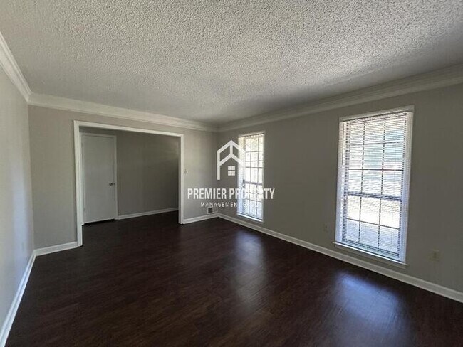 Foto del edificio - 385 Lakeshore Dr N