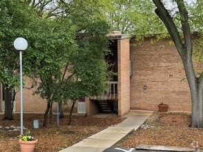 Building Photo - 6019 Forest View Rd