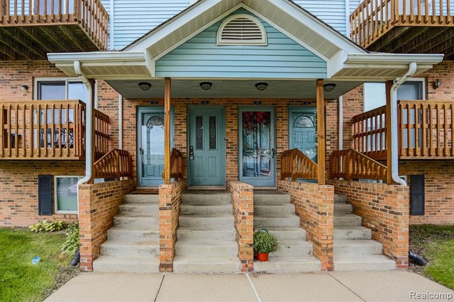 Foto del edificio - 331 Pinewood Cir
