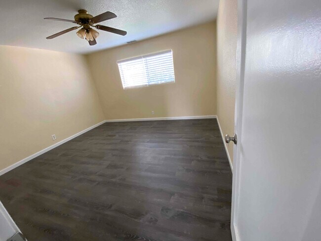 Building Photo - 16822 Carriage Way