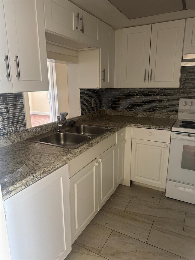 Foto del edificio - 7779 Tam Oshanter Blvd