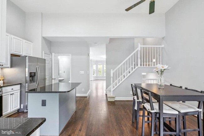 Building Photo - 2557 James Monroe Cir