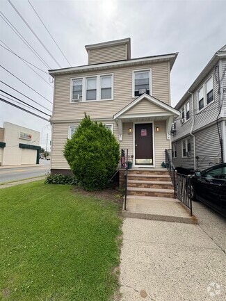 Building Photo - 768 Forest St