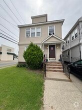 Building Photo - 768 Forest St