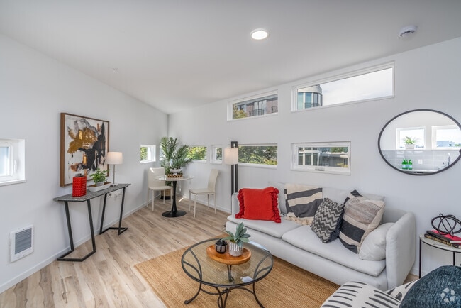1BR, 1BA - 519SF - Living Room - The Harp