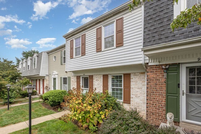 Building Photo - 912 Allenview Dr