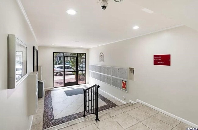 Building Photo - 5414 Newcastle Ave
