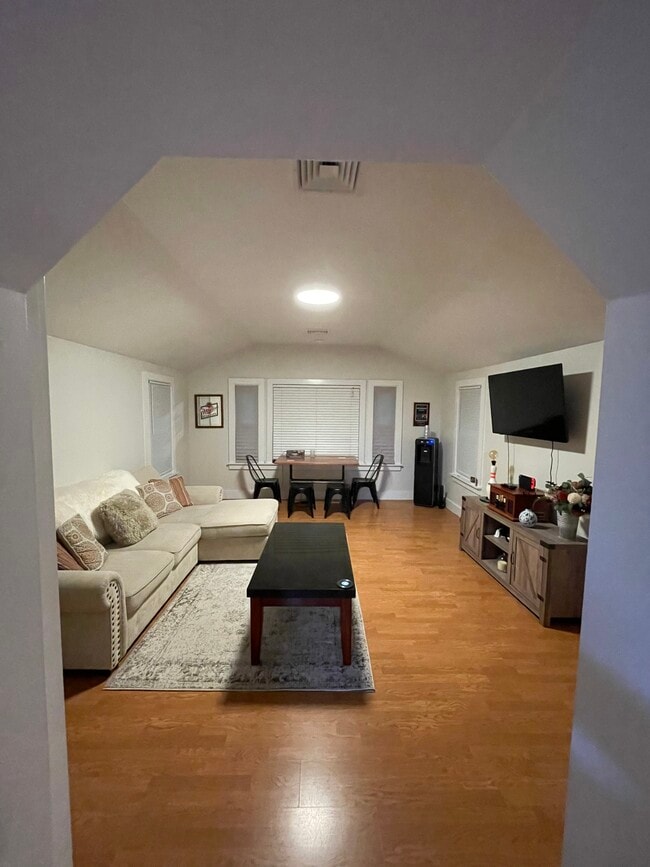 Building Photo - 192 Tomahawk St