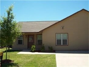 Building Photo - 120 Lindley Dr