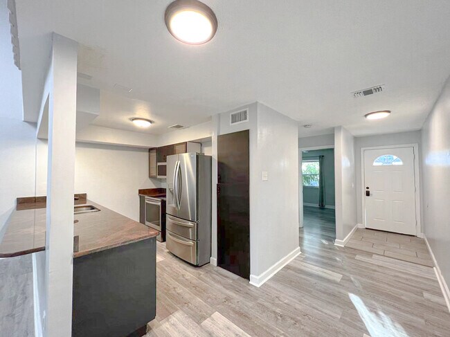 Building Photo - 2737 Gray Fox Ln