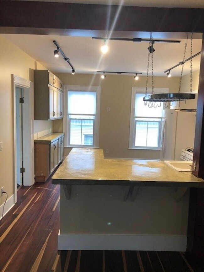 Building Photo - 28 Gilman St