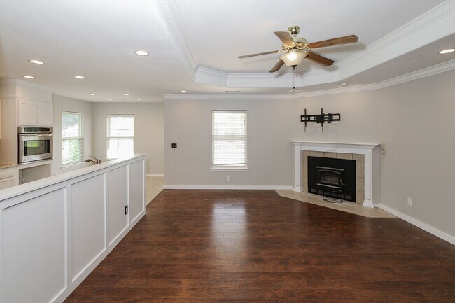 Foto del edificio - Fantastic Location! Spacious Home!