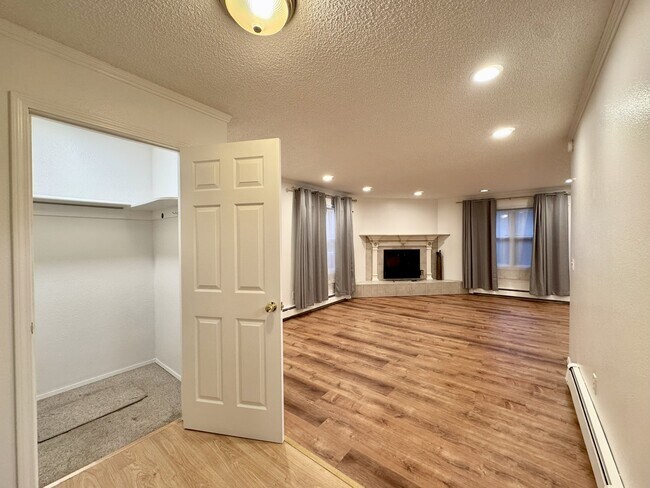 Foto del edificio - 8224 Poplar Ave