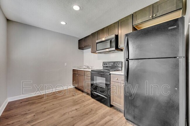 Building Photo - 1059 57th St