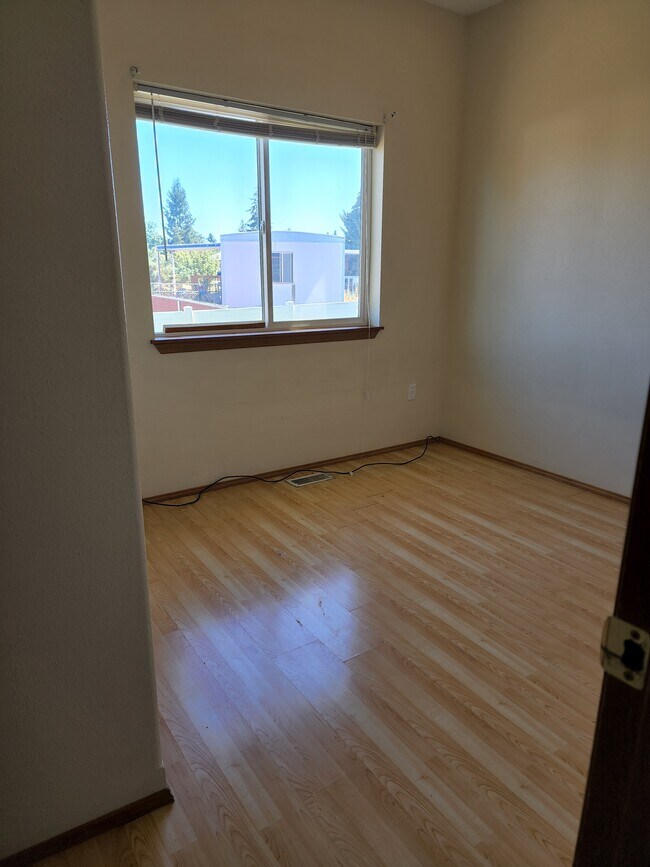 Bedroom 1. - 829 S Aspen St