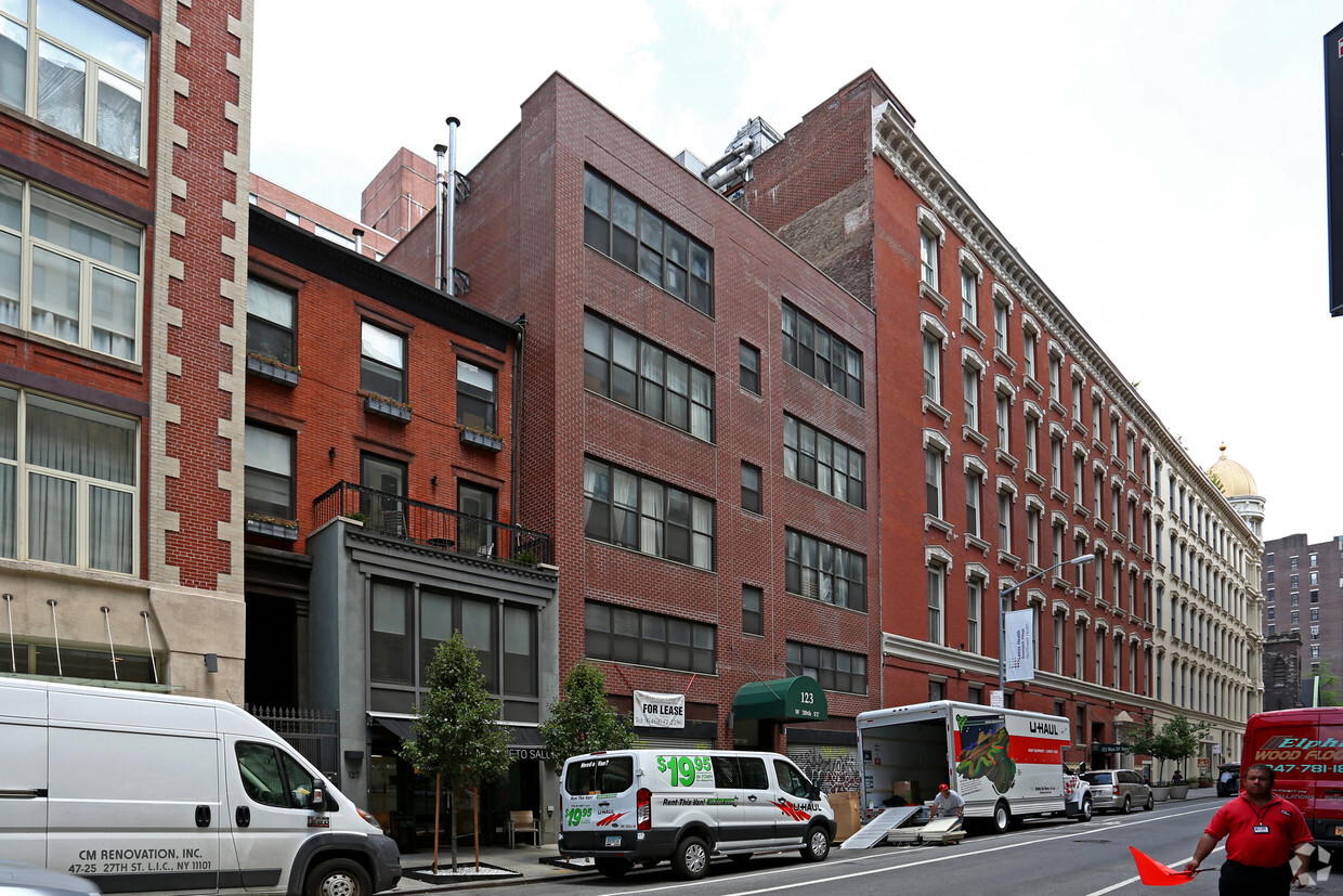 Building Photo - 123 W 20th St