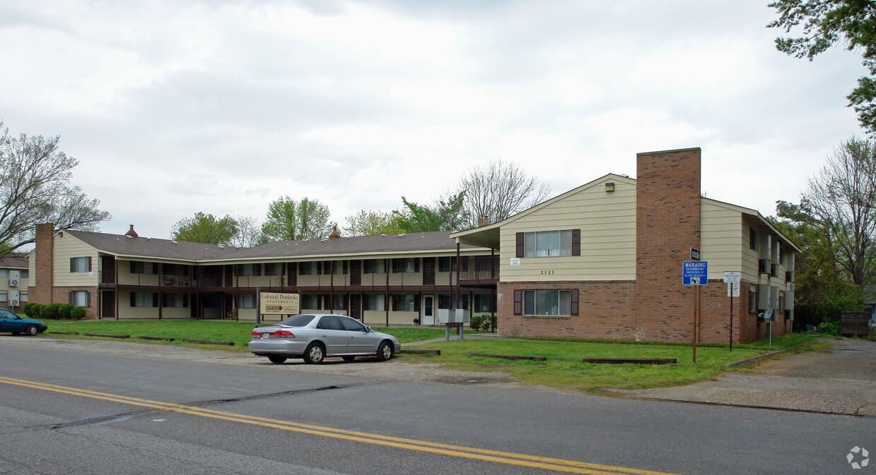 Foto del edificio - Colonial Pembroke Apartments