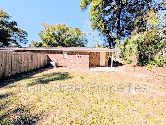 Building Photo - 23 Redwood Cir