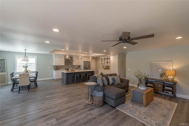 Building Photo - 2403 Mariposa Ave