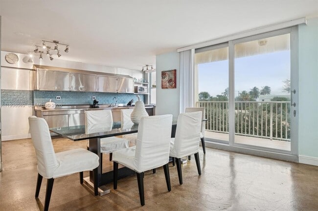 Building Photo - 1401 S Ocean Dr