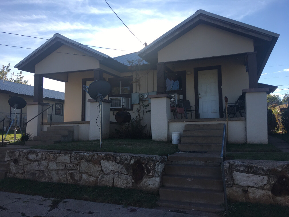 Foto del edificio - 907 Cedar St