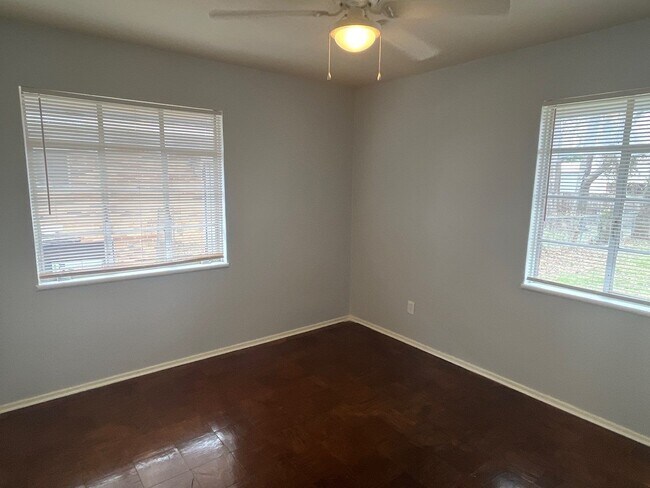 Foto del edificio - Great 2 Bedroom 1 Bath Home NW OKC!  $900 ...