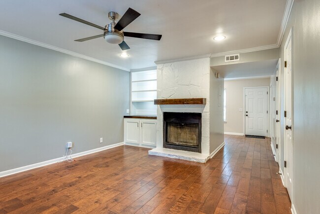 Living Room - 910 Emmett Ave