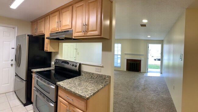 Building Photo - 10 Squire Ct