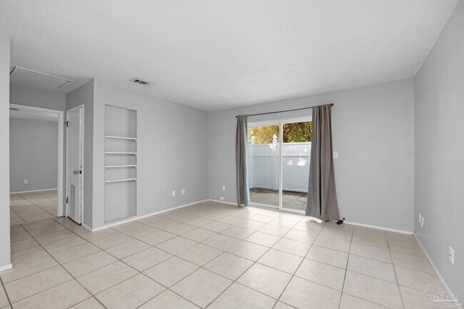 Foto del edificio - 1555 Green Briar Pkwy