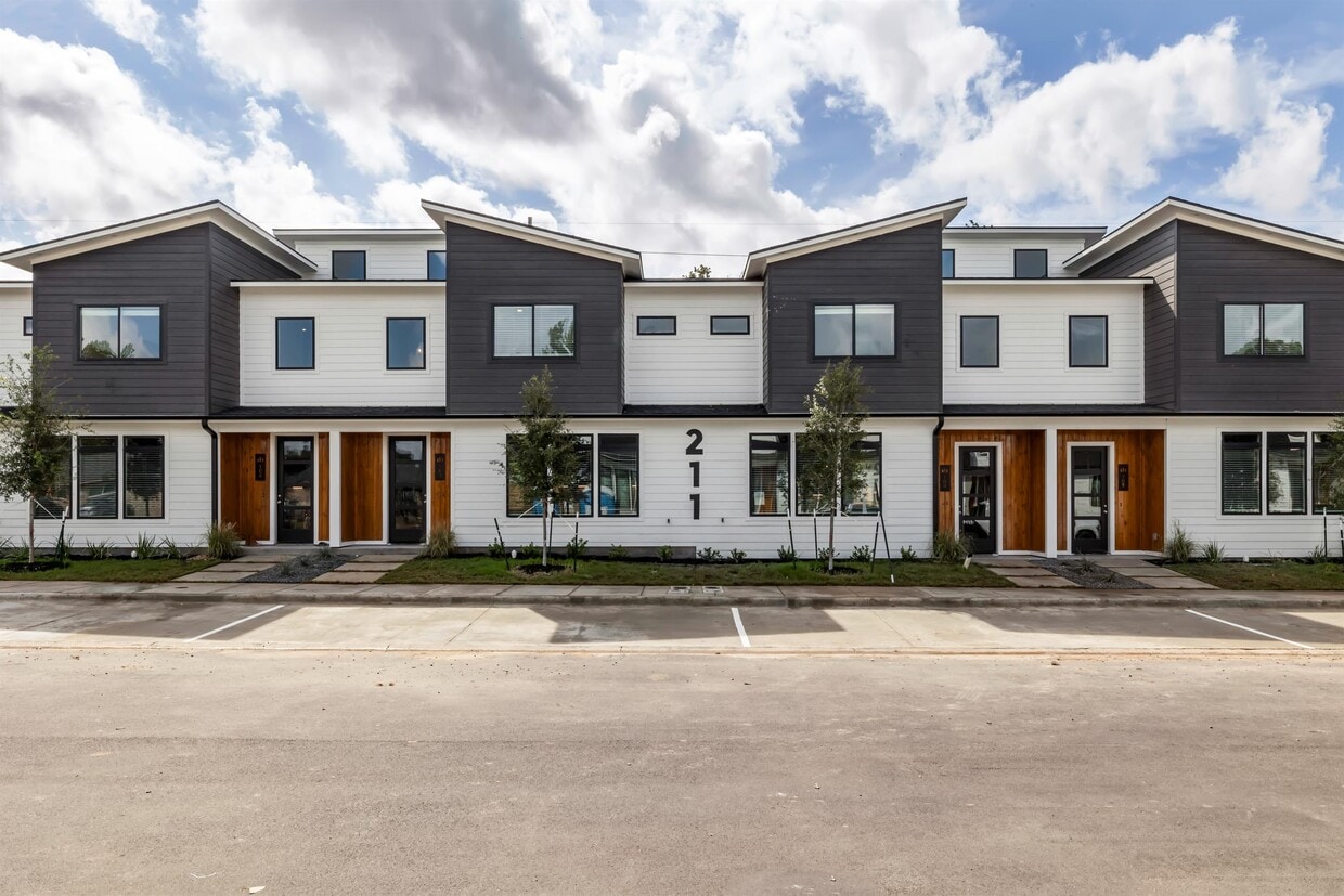 Photo - 211 Lynn Dr (Bryan, TX)