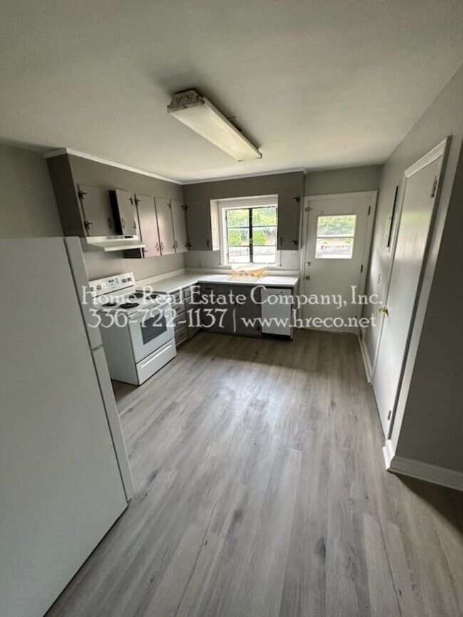 Foto del edificio - 1615 W Northwest Blvd