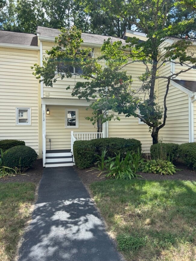 Building Photo - 1712 Early Settlers Rd