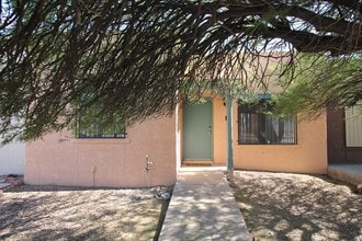 Building Photo - 8838 E Arbor St