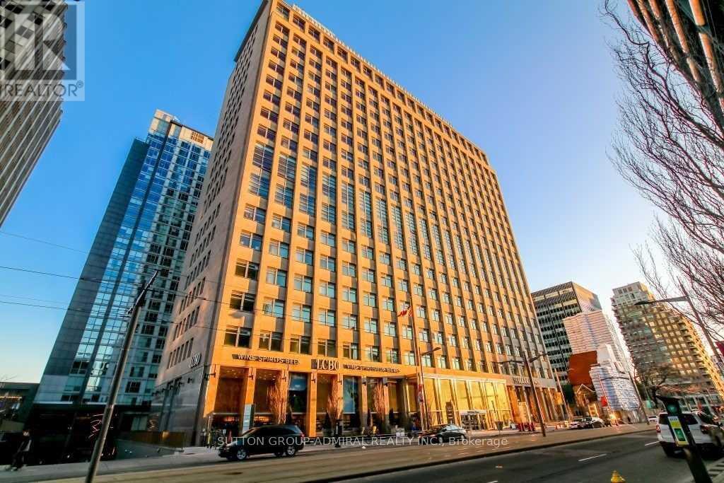 Photo principale - 111 St Clair Ave W