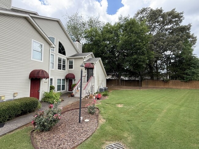Building Photo - 1002 Stones Throw Dr NW