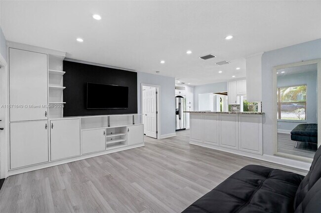 Photo - 804 SE 6th Ct House