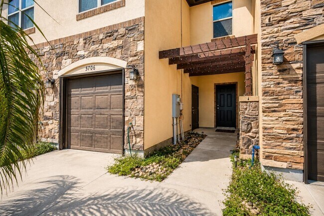 Building Photo - 5706 Montevista Dr