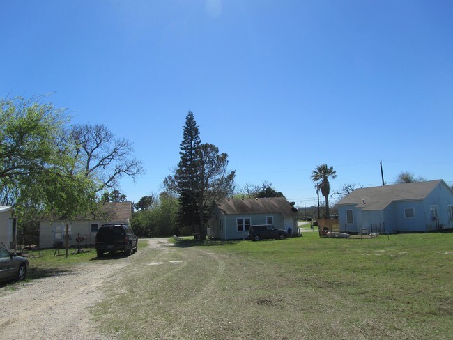 Building Photo - 833 Military Dr