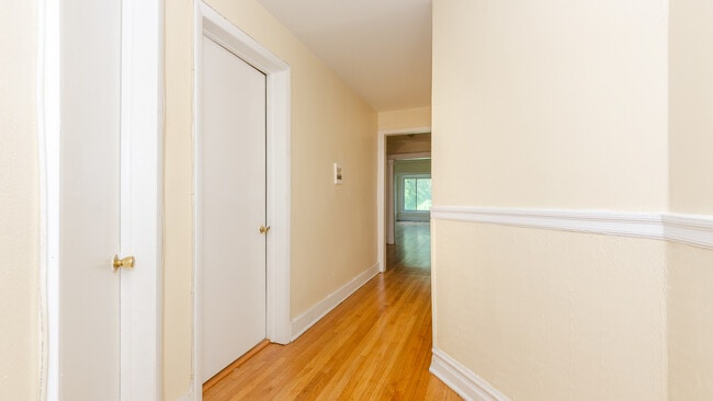 Building Photo - 5123 S Ingleside Ave