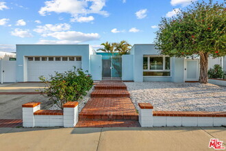 Building Photo - 3720 S Malibu Vista Dr