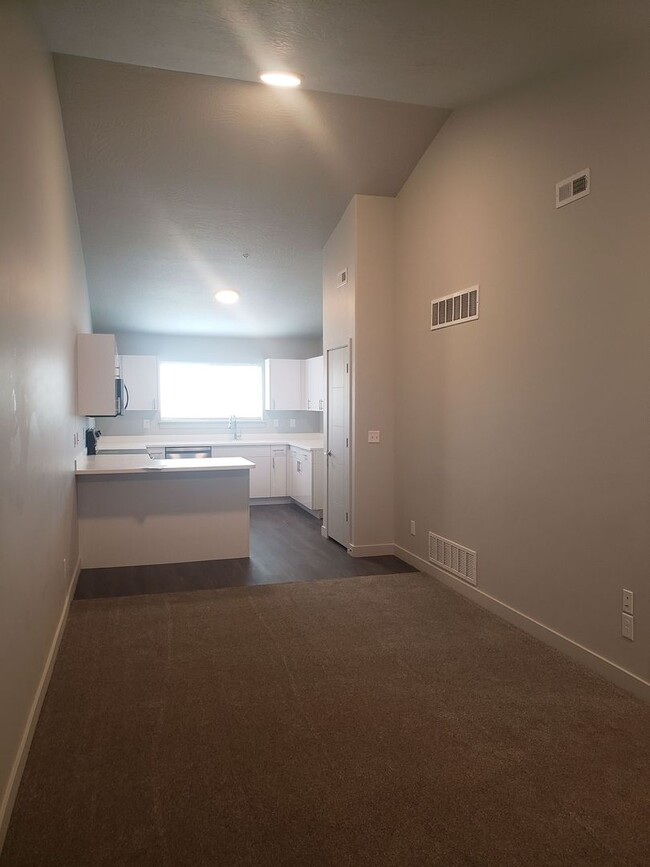 Building Photo - 2 Bed 1 Bath in Springville!!