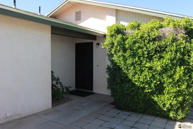 Building Photo - 1600 S 46th Dr