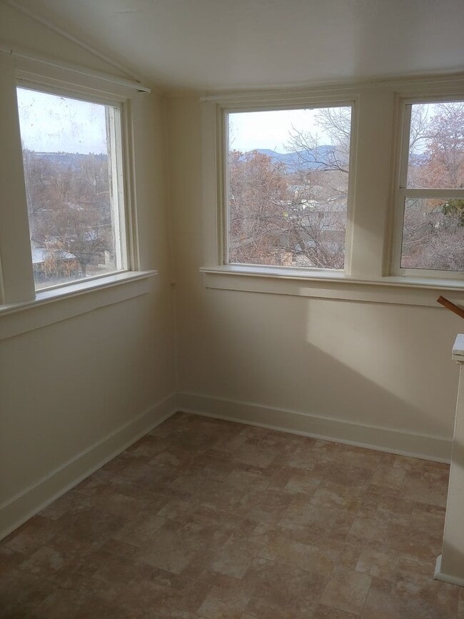 Building Photo - 4 Bedroom 1 Bath- Home